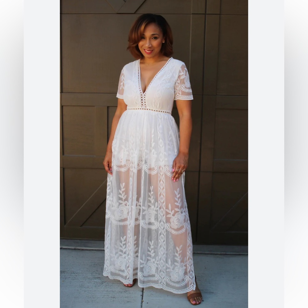 Chic White Lace Maxi Dress